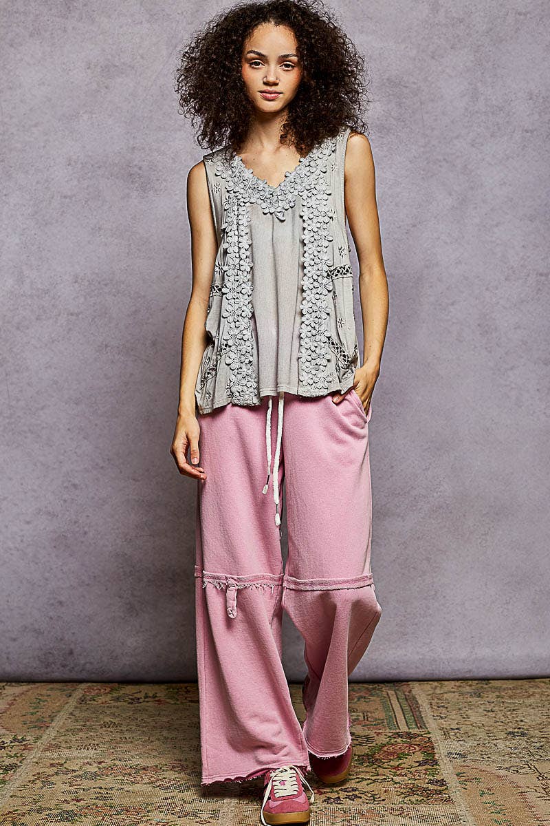 POL Sleeveless contrast floral lace crochet detail v-neck top